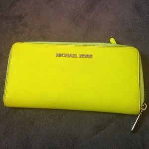 *~*~*~ Michael Kors Wallet *~*~*