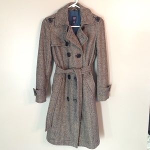 GAP BLACK AND WHITE HERRINGBONE COAT