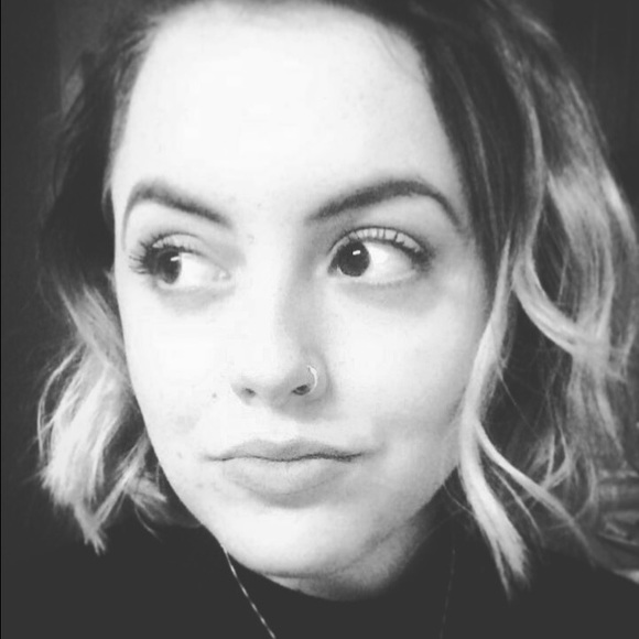 Meet your Posher, Gabriella - Picture 4 of 8