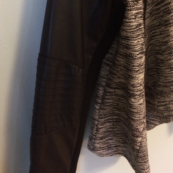 Black and white jacket, with faux leather sleeves - Picture 3 of 4