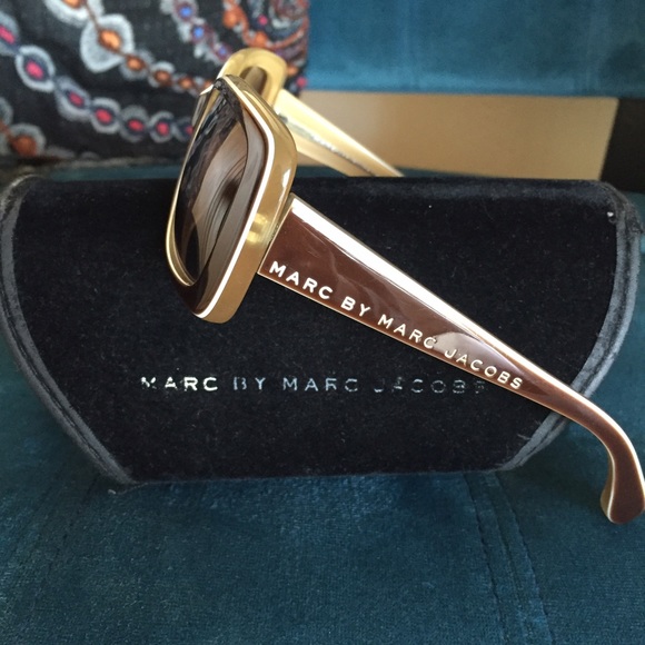 HP!! 🎉Marc by Marc Jacobs Sunglasses - Picture 2 of 3