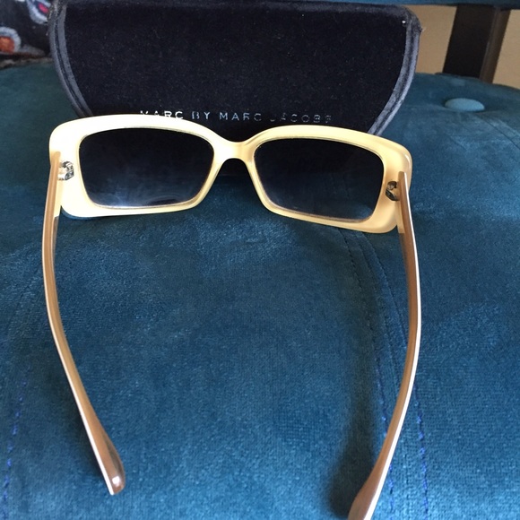 HP!! 🎉Marc by Marc Jacobs Sunglasses - Picture 3 of 3