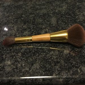 Tarte bronze and glow contour brush