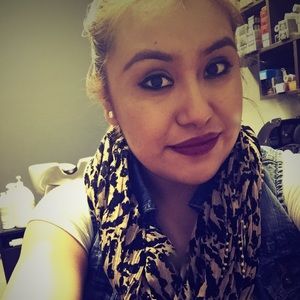 Meet your Posher, Esmeralda