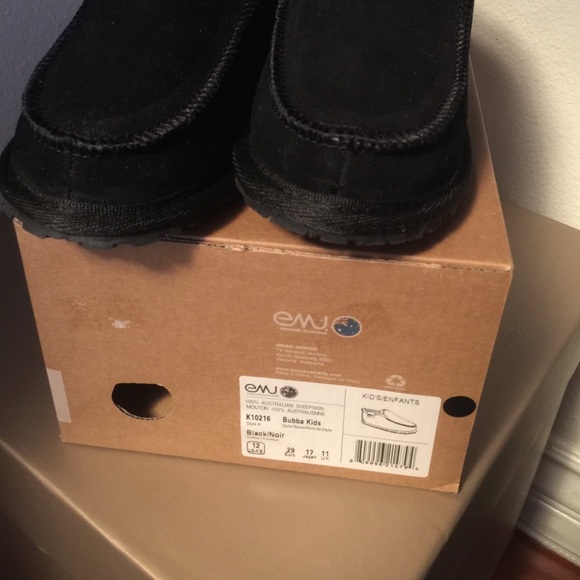 🎉Last one Left 🎉 Australian faux shoes - Picture 4 of 4