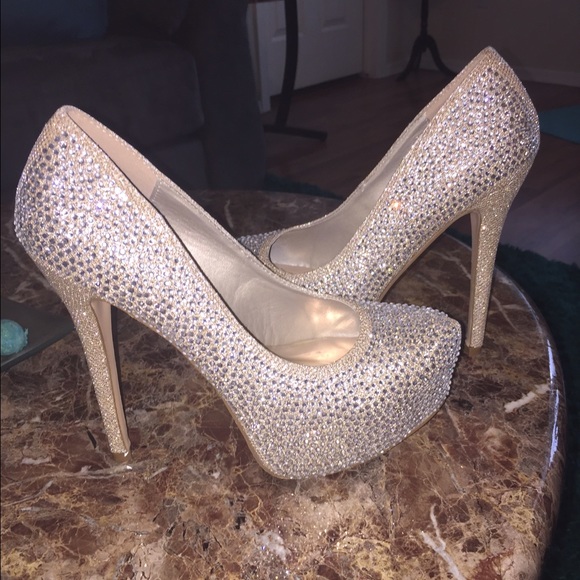 Sparkly gorgeous heels!