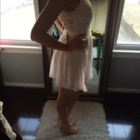 White v back dress - Picture 3 of 3