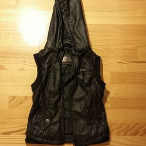 Leather sleeveless jacket