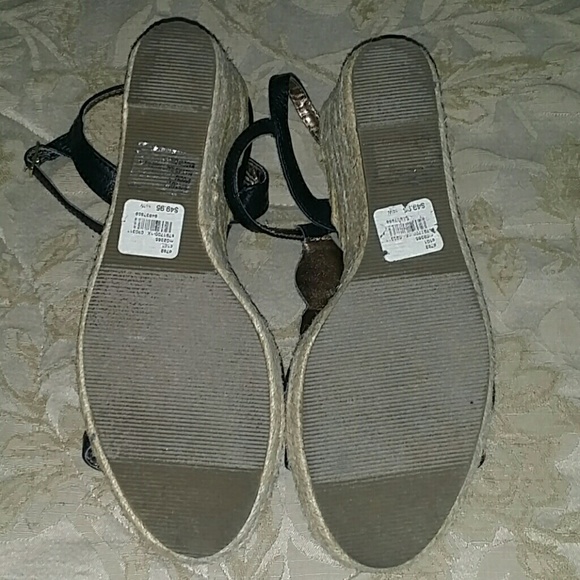 Sandals - Picture 3 of 3