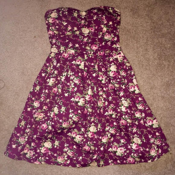 ❌❌ SOLD! ❌❌ Red Flowery Cocktail Dress