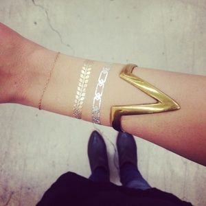 Arrow cuff