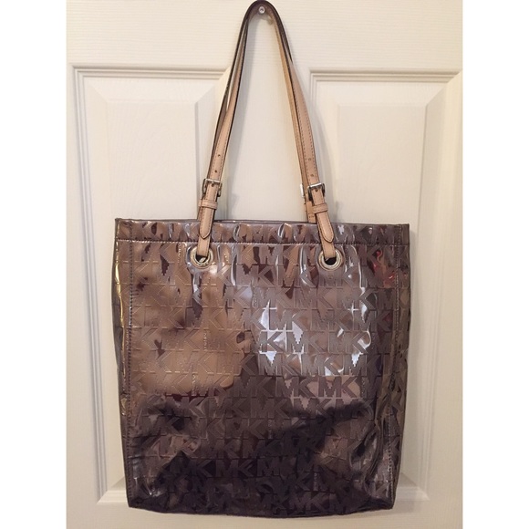 Michael Kors Handbags - Large Jet Set Tote
