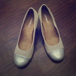 NWOT Cream Wedges with Silver Toe