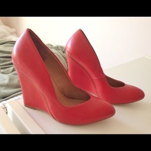 MIA brand wedge heels in coral & camel. Size 8.5