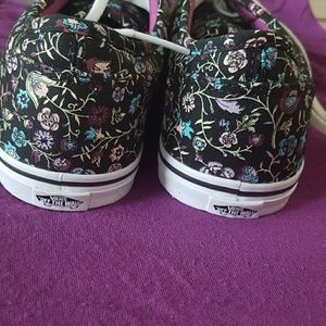 Vans Shoes - Vans floral lo pro shoes Vans Shoes - Vans floral lo pro shoes
