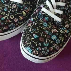 Vans Shoes - Vans floral lo pro shoes Vans Shoes - Vans floral lo pro shoes