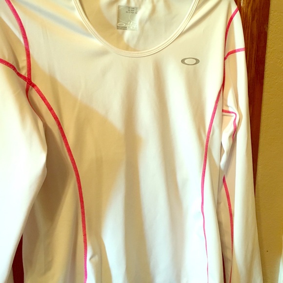 Woman's Oakley active long sleeve
