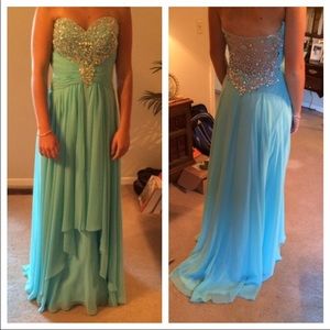 Beautiful blue prom/pageant dress! Never worn!