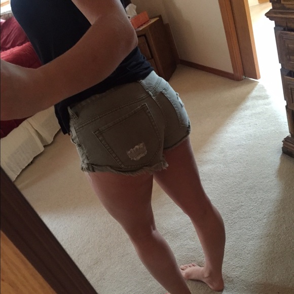 Distressed short shorts - Picture 3 of 4