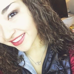 Meet your Posher, Abigail