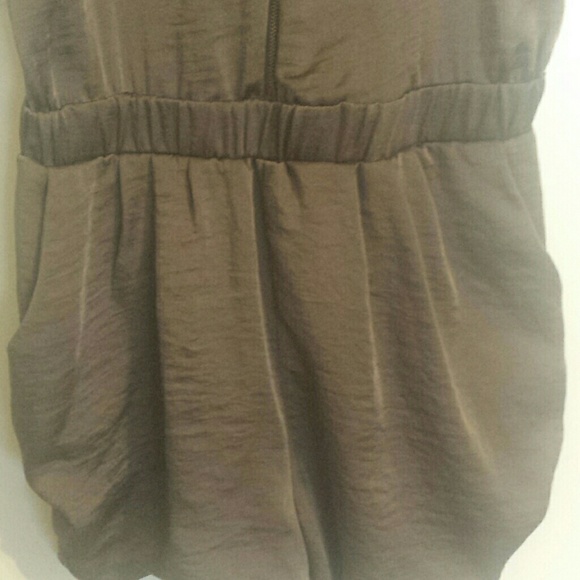 Romper - Picture 3 of 4