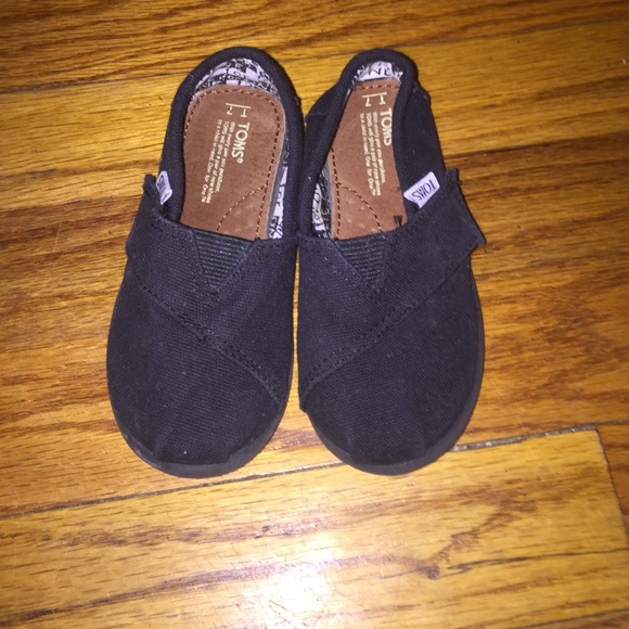 NWOT Toddler Black TOMS