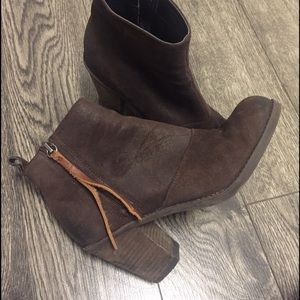 Dolce Vita brown suede ankle boots