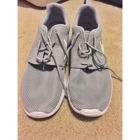 Men's Nike Roshe Gray Sneakers