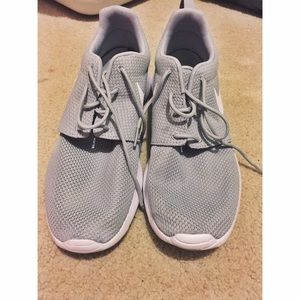 Men's Nike Roshe Gray Sneakers