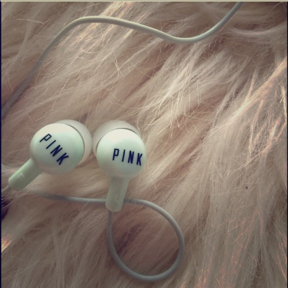PINK Victoria's Secret Other - PINK rare earphones 😍