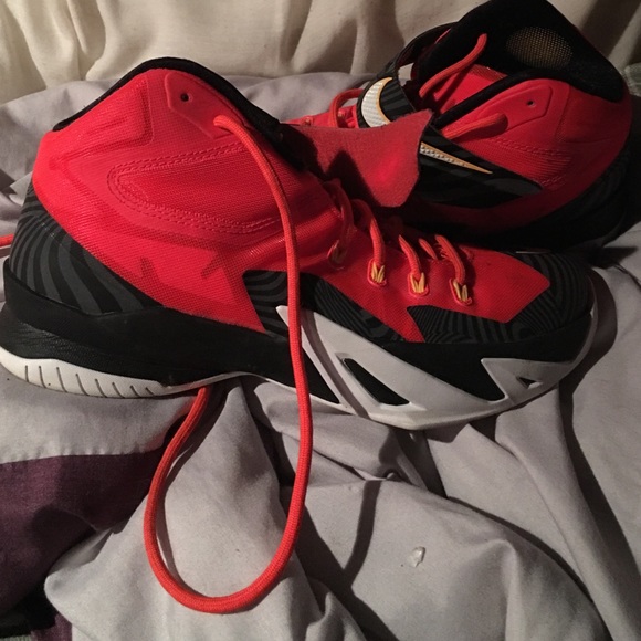 Nike Lebron Soldier's - Picture 3 of 4