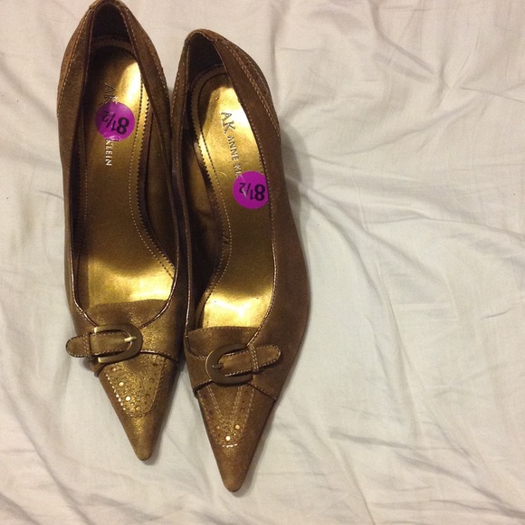 Anne Klein Bronze Suede with buckle Size 8.5 M