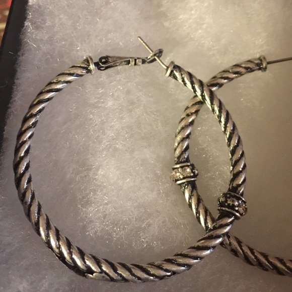 Earring - Picture 2 of 2