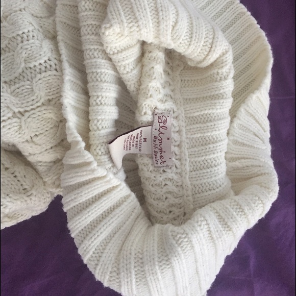 Nice sweater - Picture 3 of 3