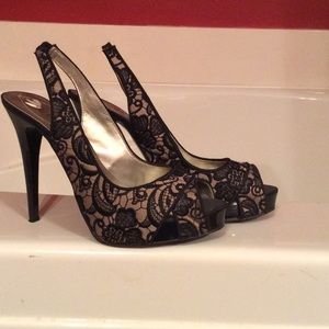 GUESS  lace detailed heels