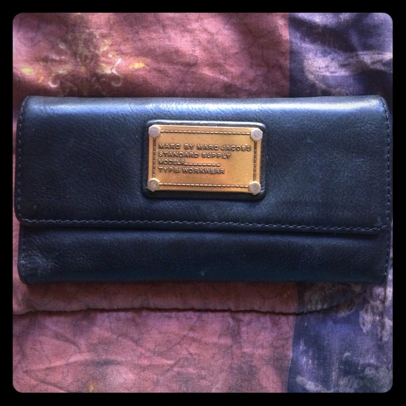 Marc Jacobs black wallet, great condition!