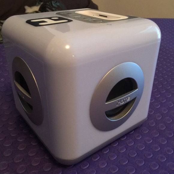 Apple IHOME speaker! - Picture 1 of 3