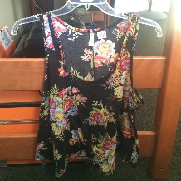 Floral Top - Picture 1 of 4