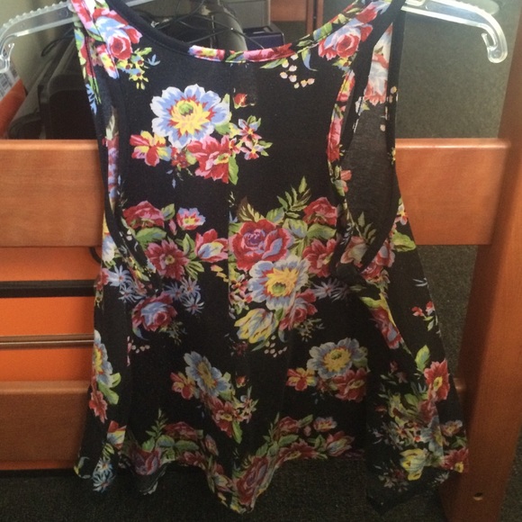 Floral Top - Picture 2 of 4