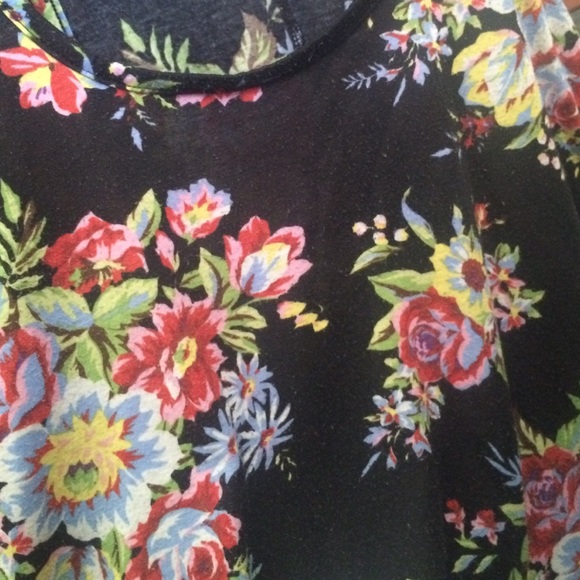 Floral Top - Picture 4 of 4