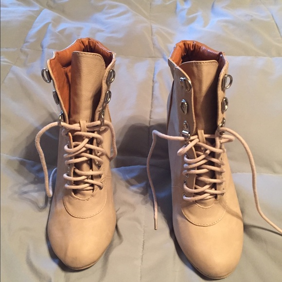 Adorable wedge ankle boots by Priveleged