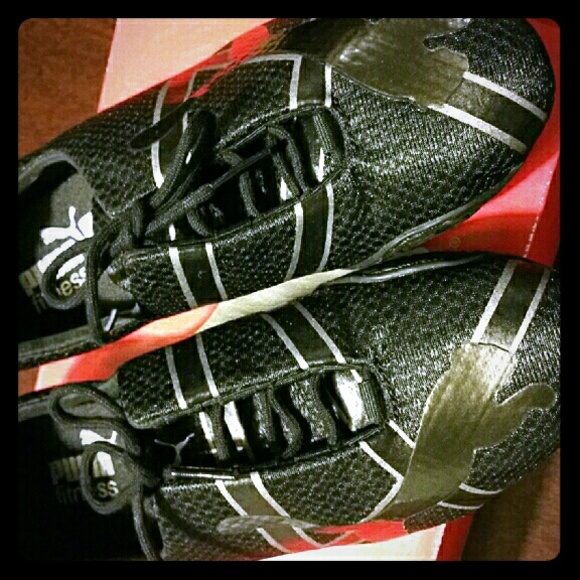 Women's size 6 PUMA Anaida Lace Metall