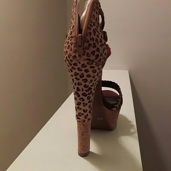 Jessica Simpson- Partie - Picture 3 of 4