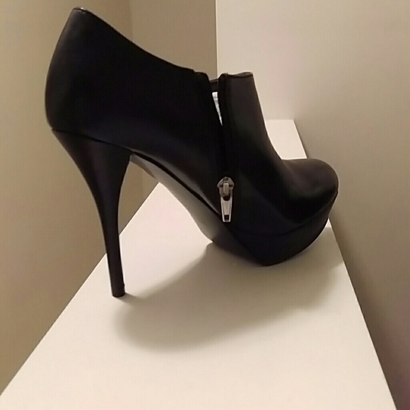 Marc Fisher booties - Picture 2 of 4