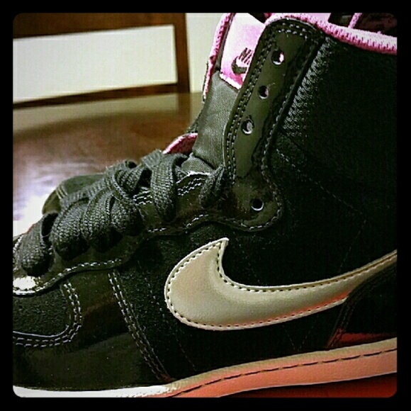 Women's size 7 NIKE Terminator Lite High Tops