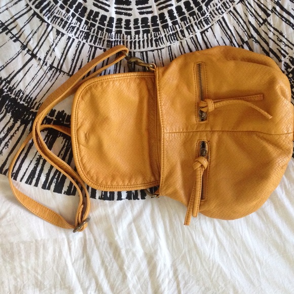 Mustard Color Urban Bag - Picture 3 of 4