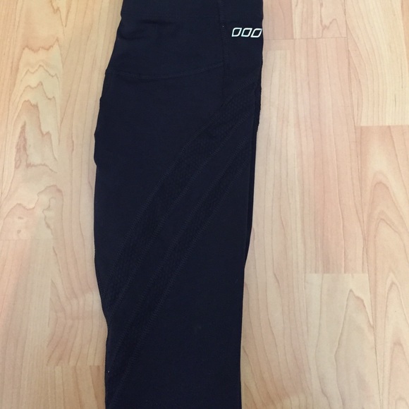 Lorna Jane crop pants - Picture 2 of 2