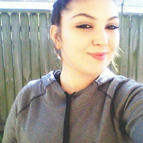 Meet your Posher, Sierra