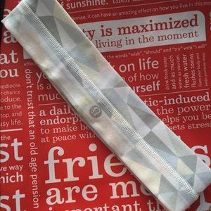 Lululemon fly away tamer headband