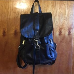 🎒Super Chic Black Vegan Leather Backpack🎒